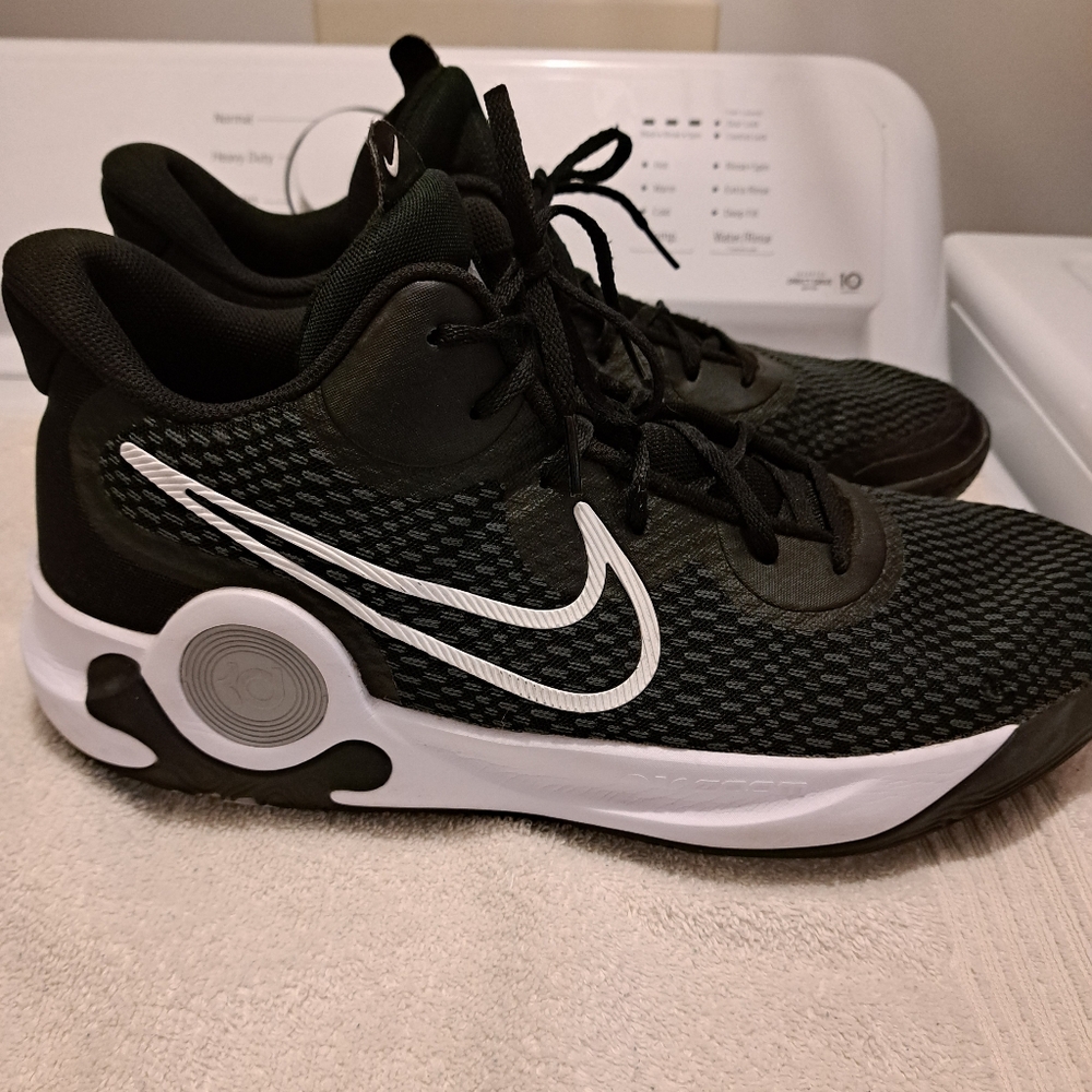 Big And Tall. Nike Kevin Durant Black and White Sneakers. Mens Size 15 AirZoom